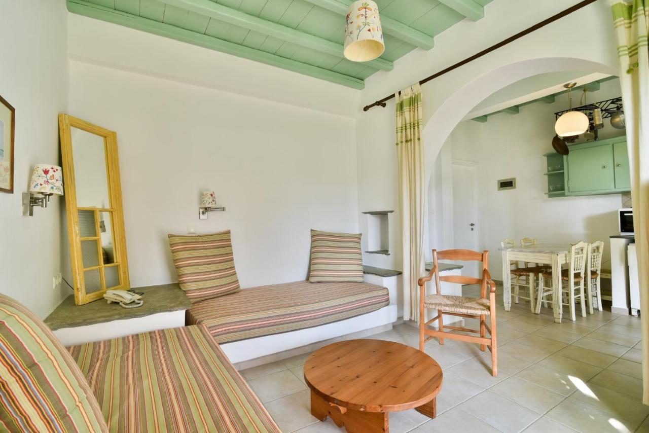 Tínos Golden Beach Studios & Suites מראה חיצוני תמונה