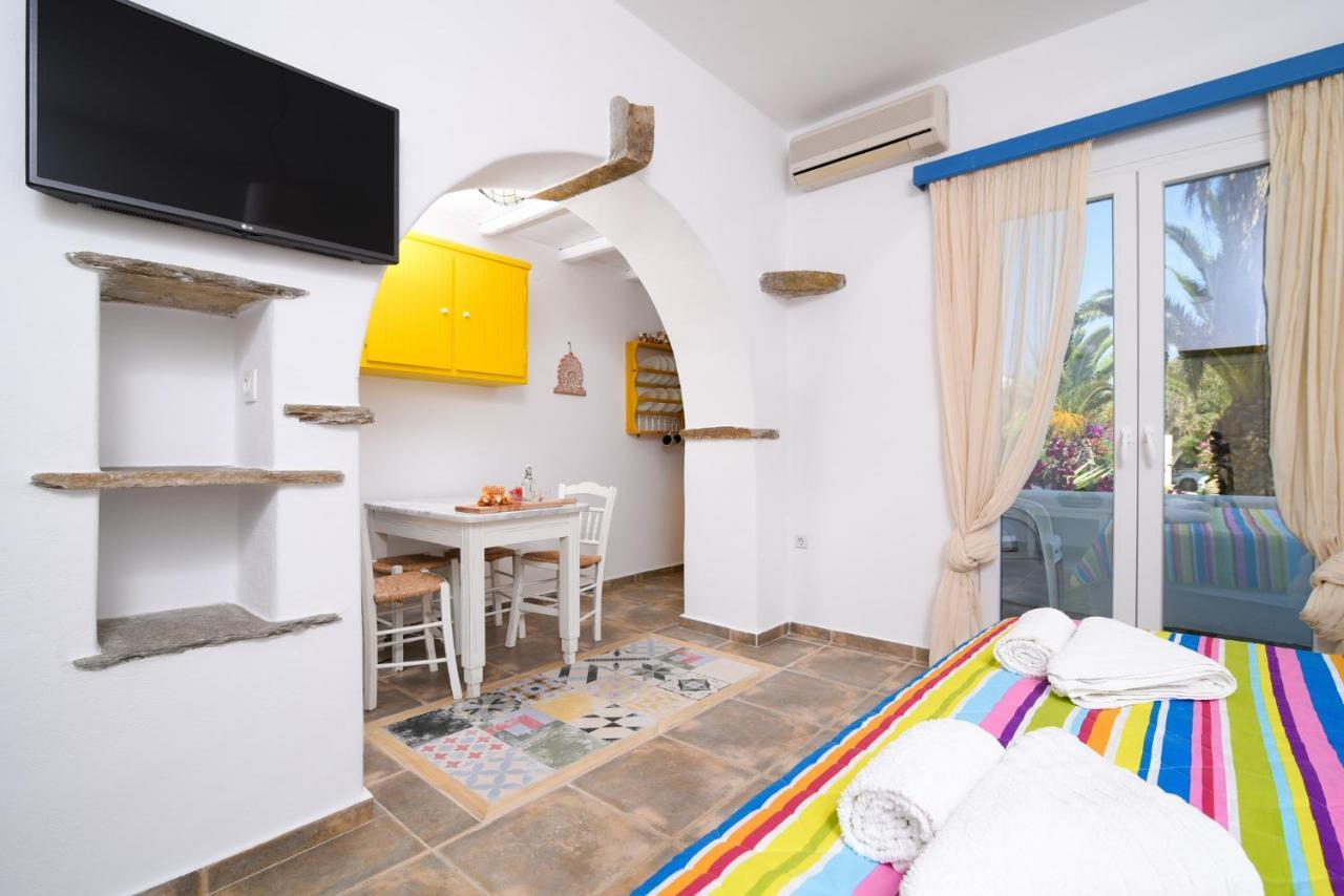 Tínos Golden Beach Studios & Suites מראה חיצוני תמונה